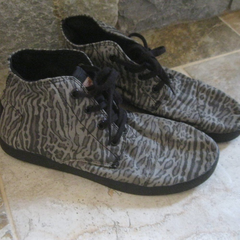 Toms Animal print Chucka Shoe Womens 8
